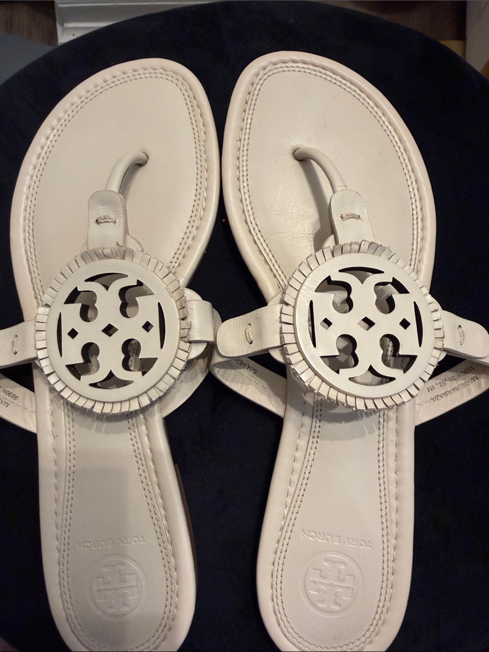 Tory Burch White Leather Logo Medallion Thong Sandals - Round Cutout Medallion